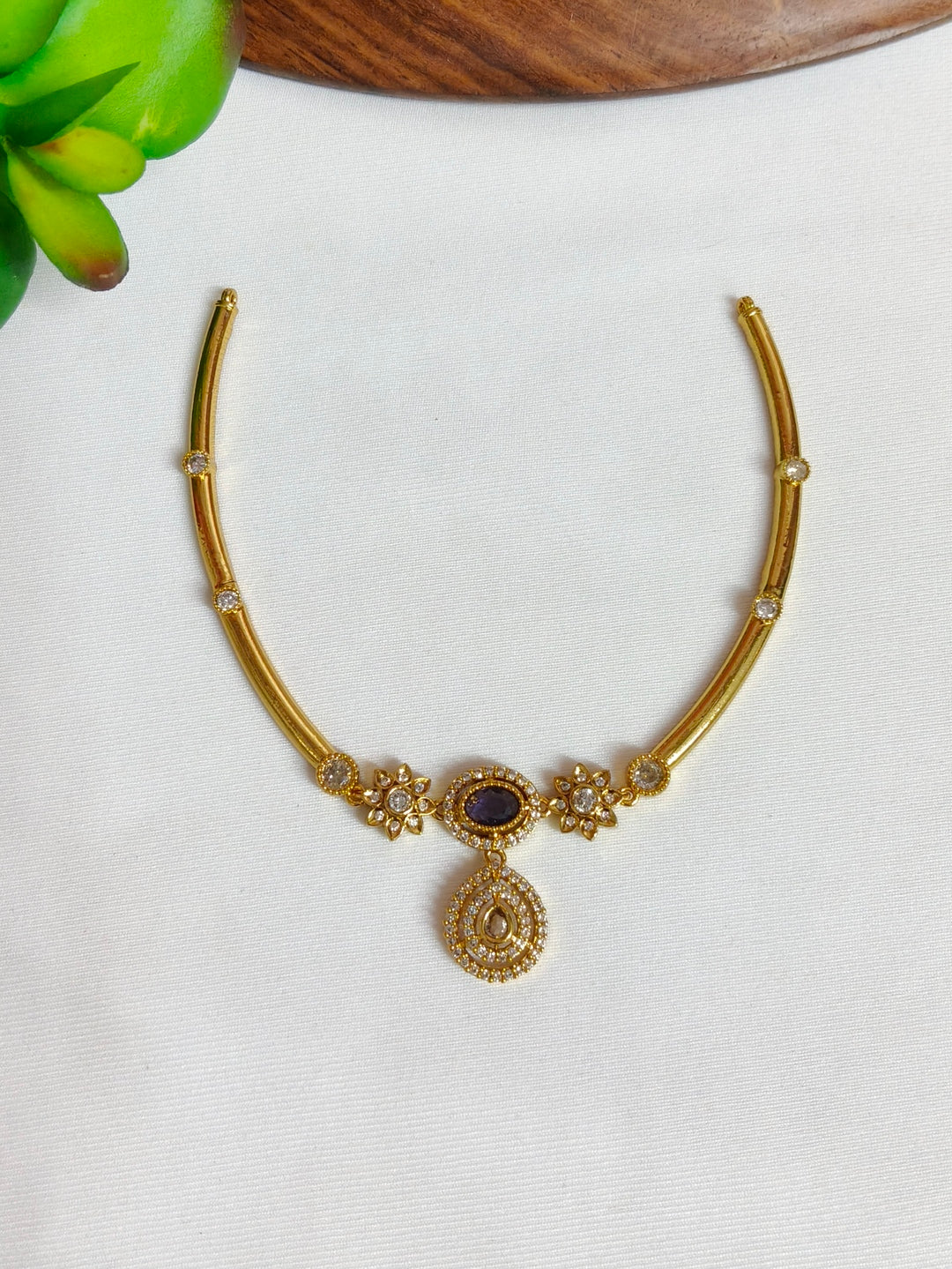BRASS NECKLESS