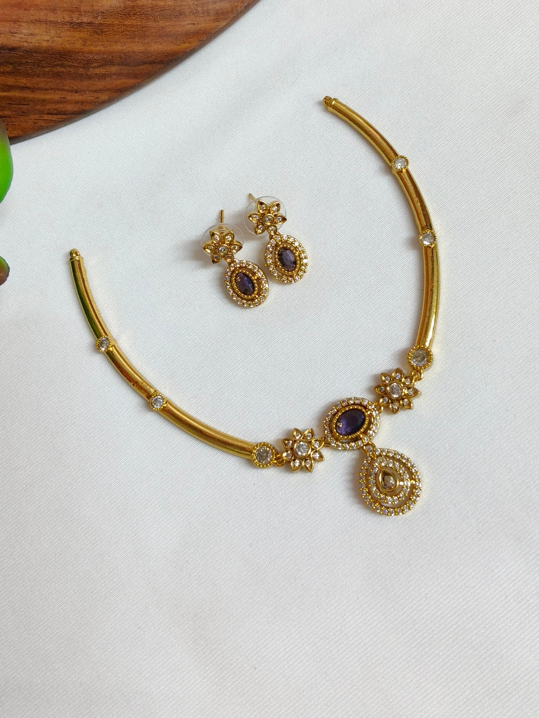 BRASS NECKLESS