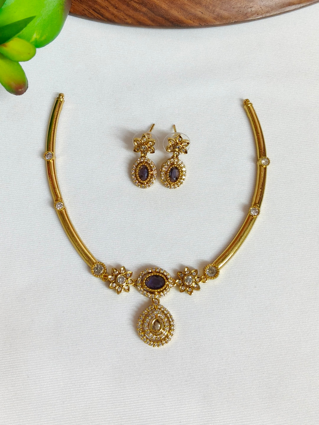 BRASS NECKLESS