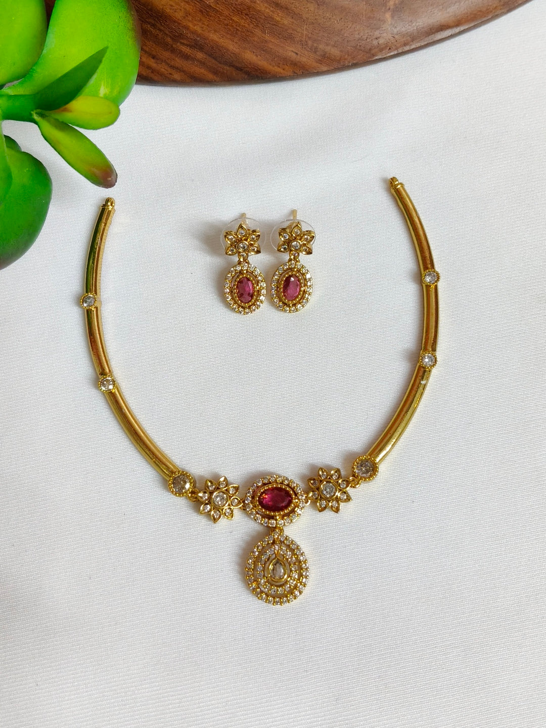 BRASS NECKLESS