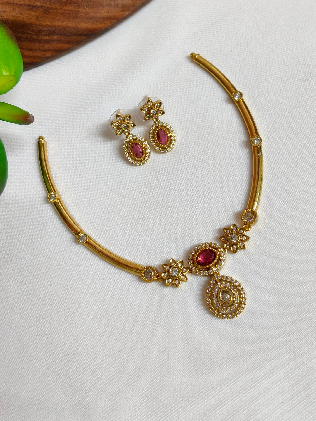 BRASS NECKLESS