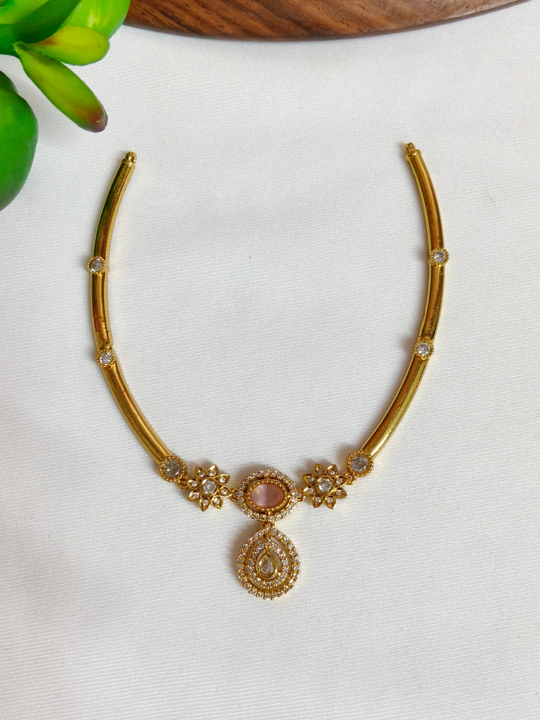 BRASS NECKLESS