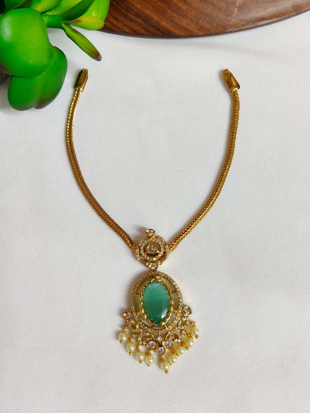 BRASS NECKLESS