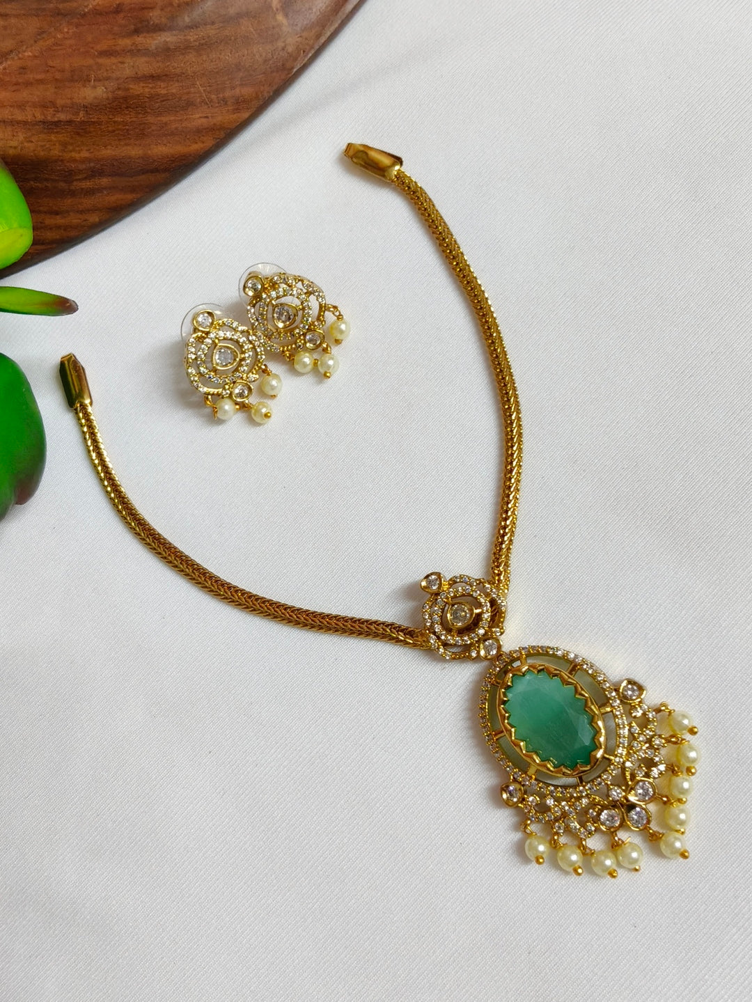 BRASS NECKLESS