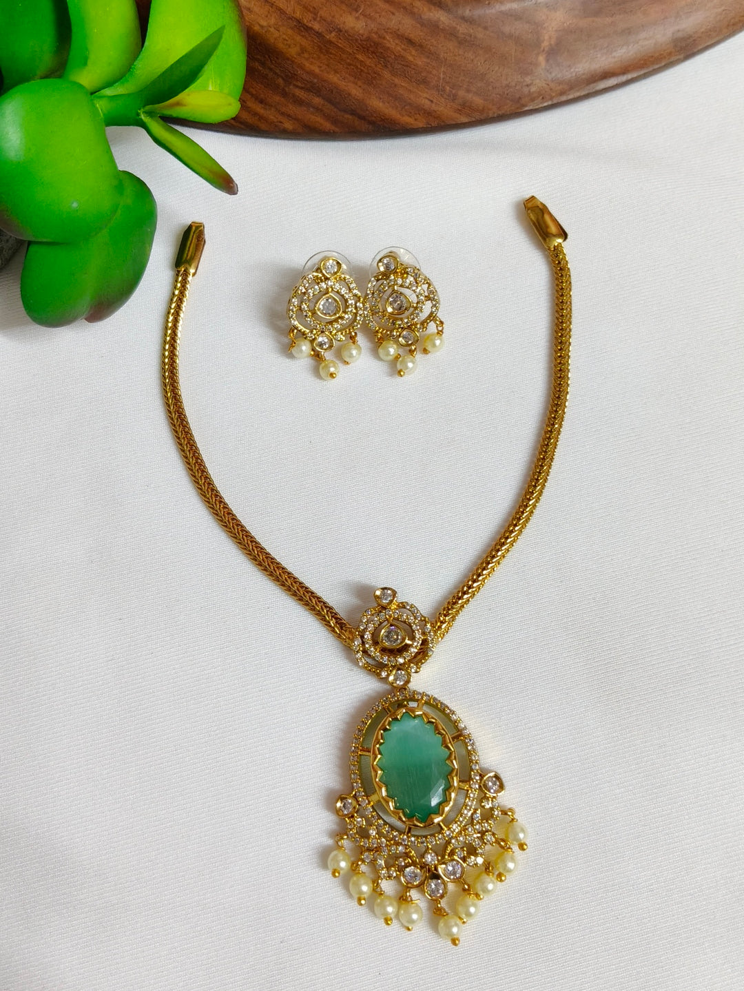 BRASS NECKLESS