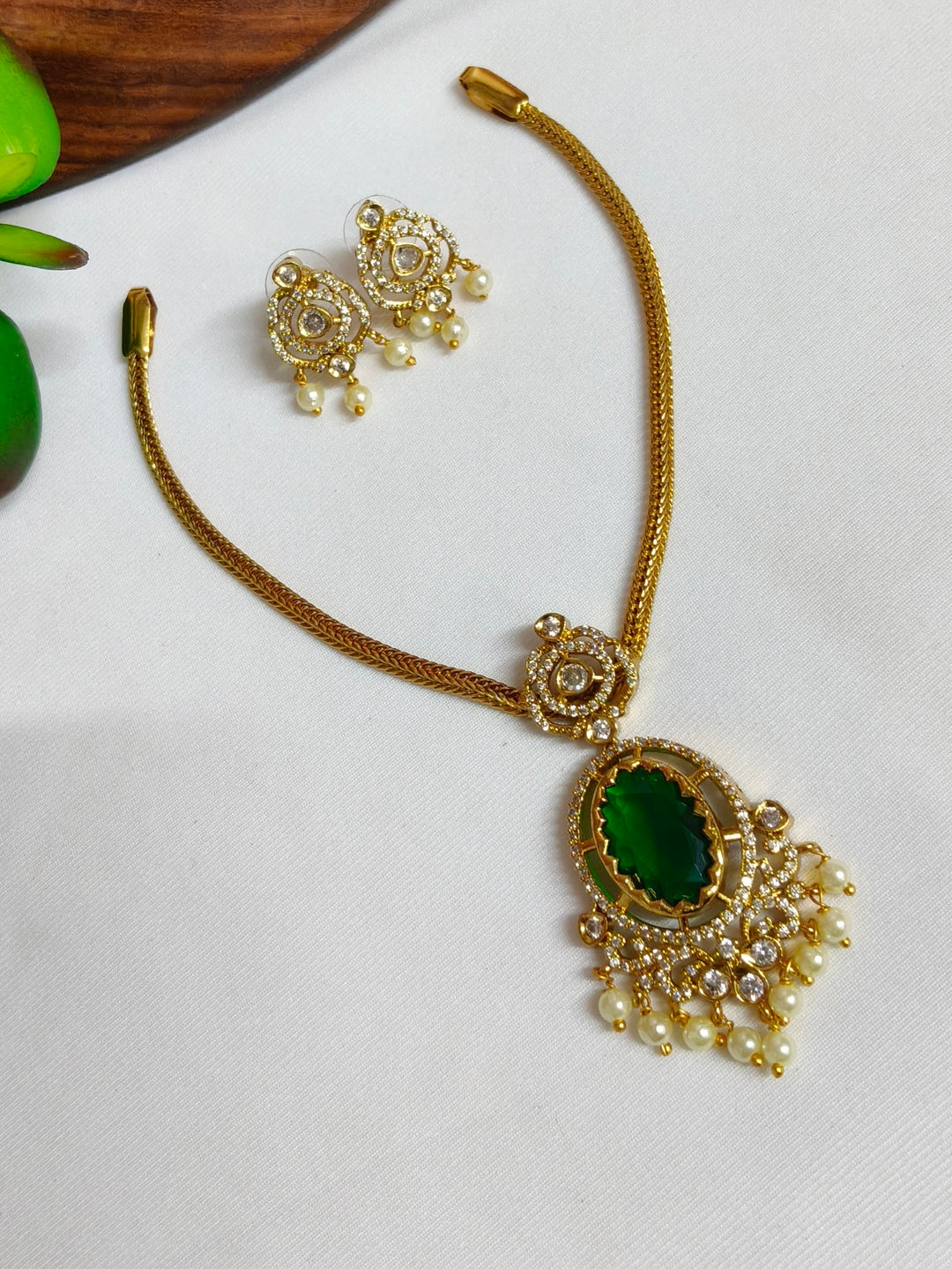 BRASS NECKLESS
