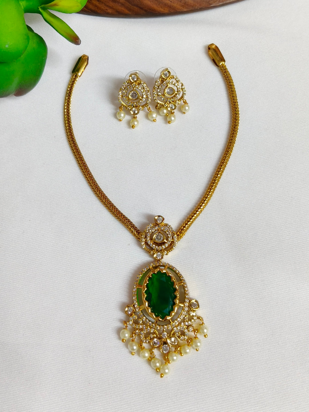 BRASS NECKLESS