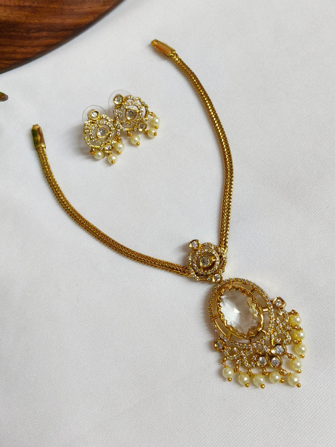 BRASS NECKLESS