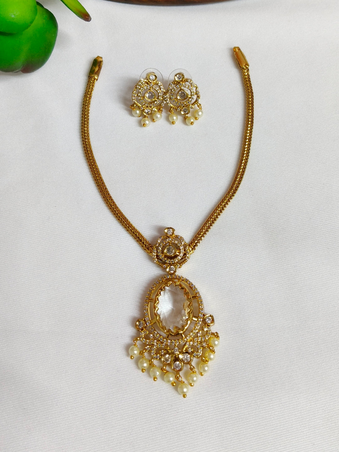 BRASS NECKLESS