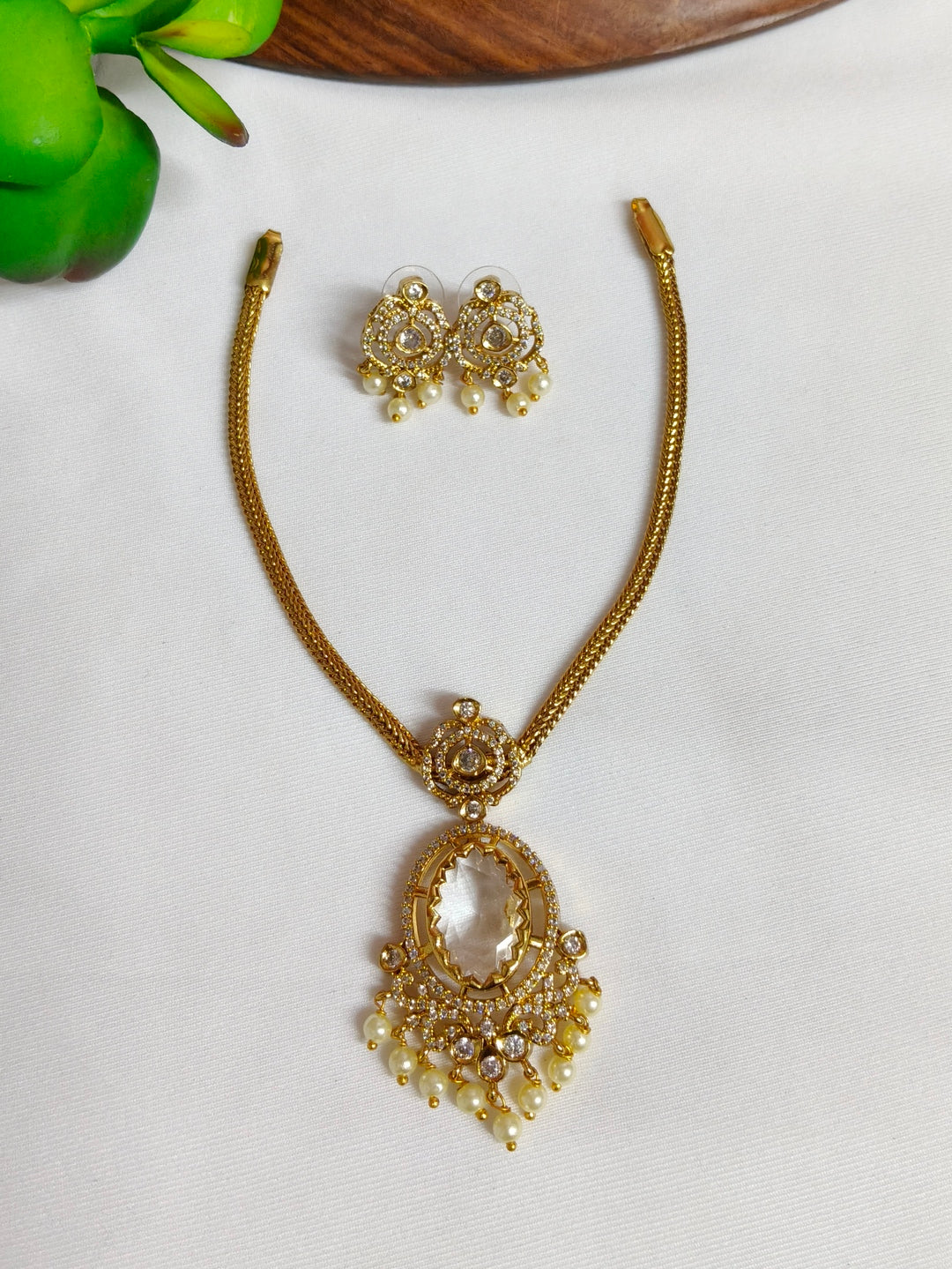 BRASS NECKLESS