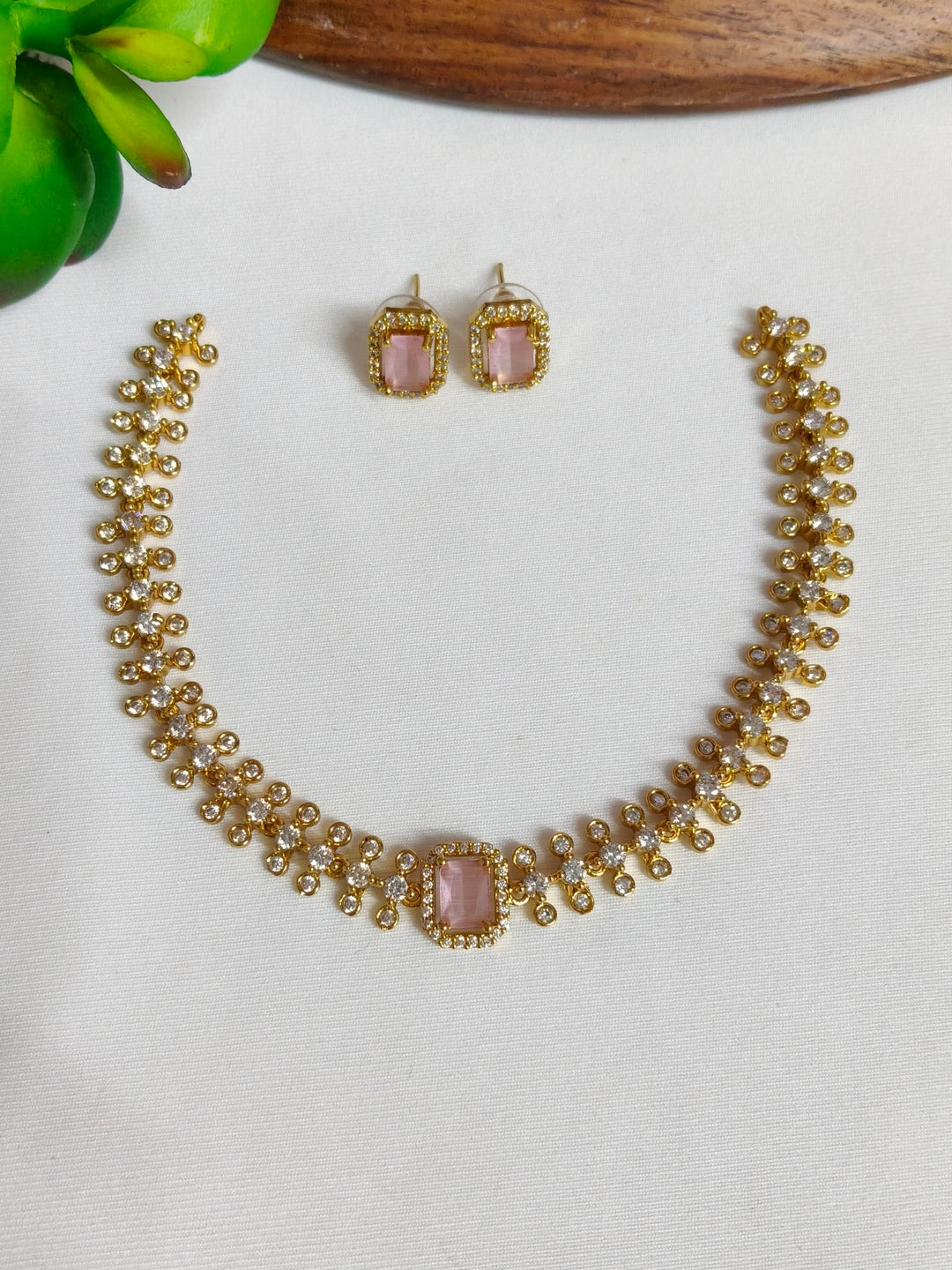 BRASS NECKLESS