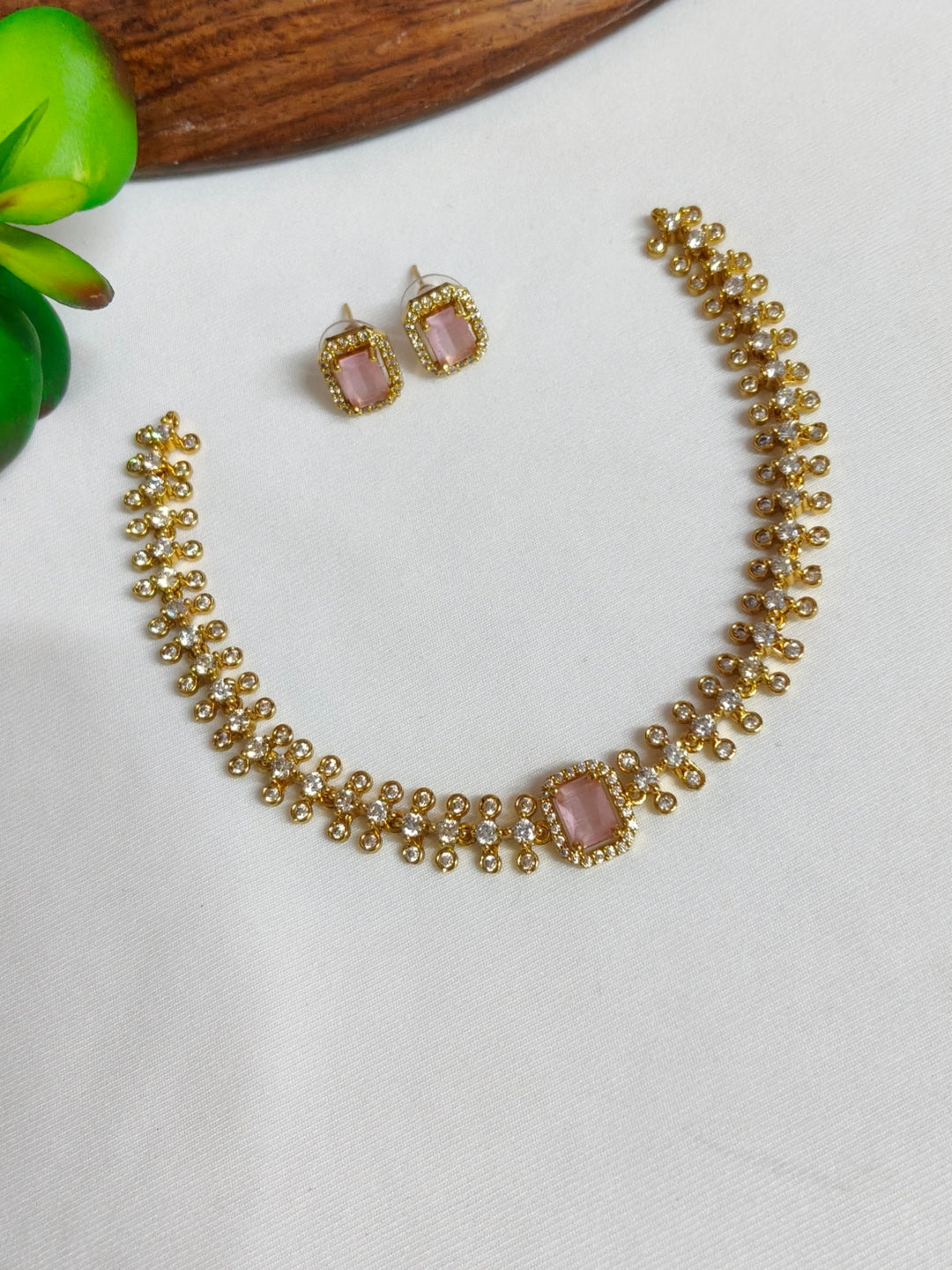 BRASS NECKLESS