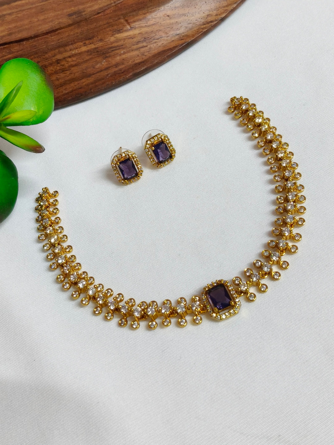 BRASS NECKLESS