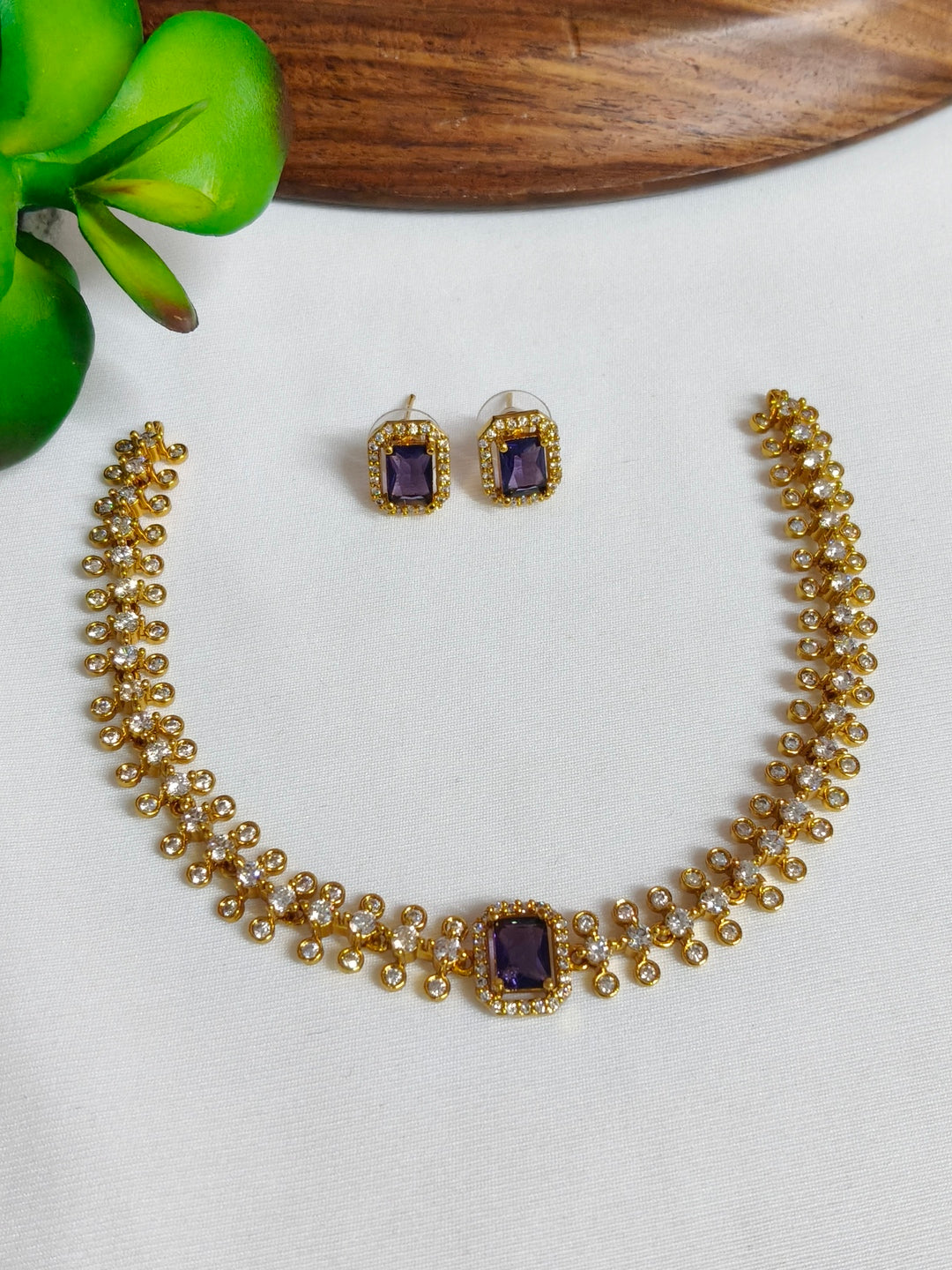 BRASS NECKLESS