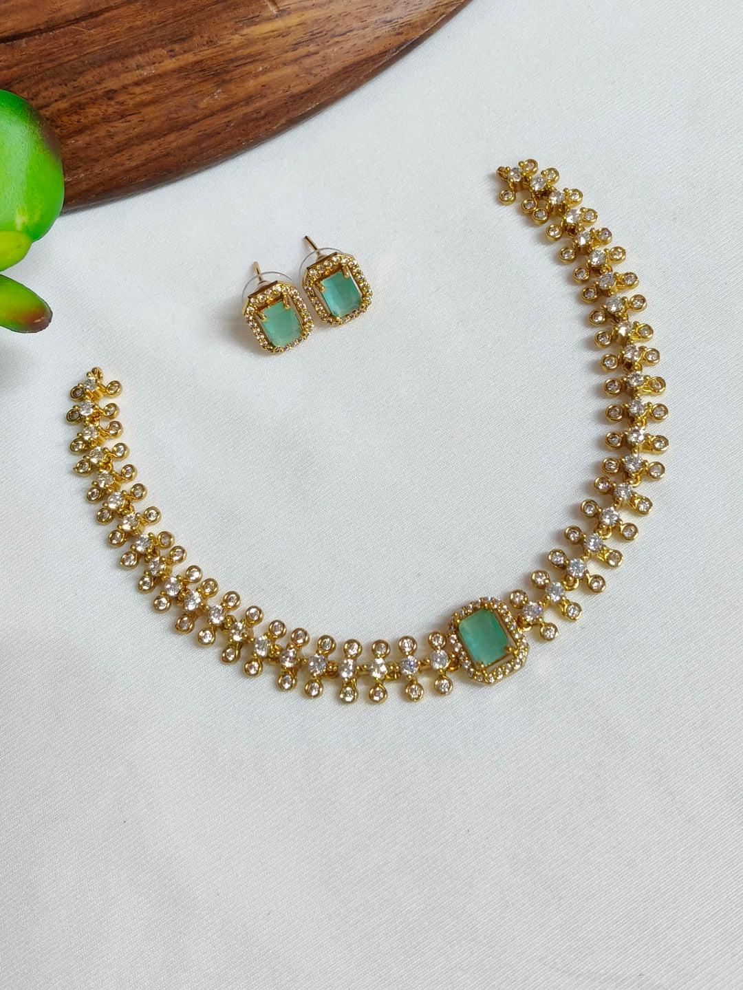 BRASS NECKLESS