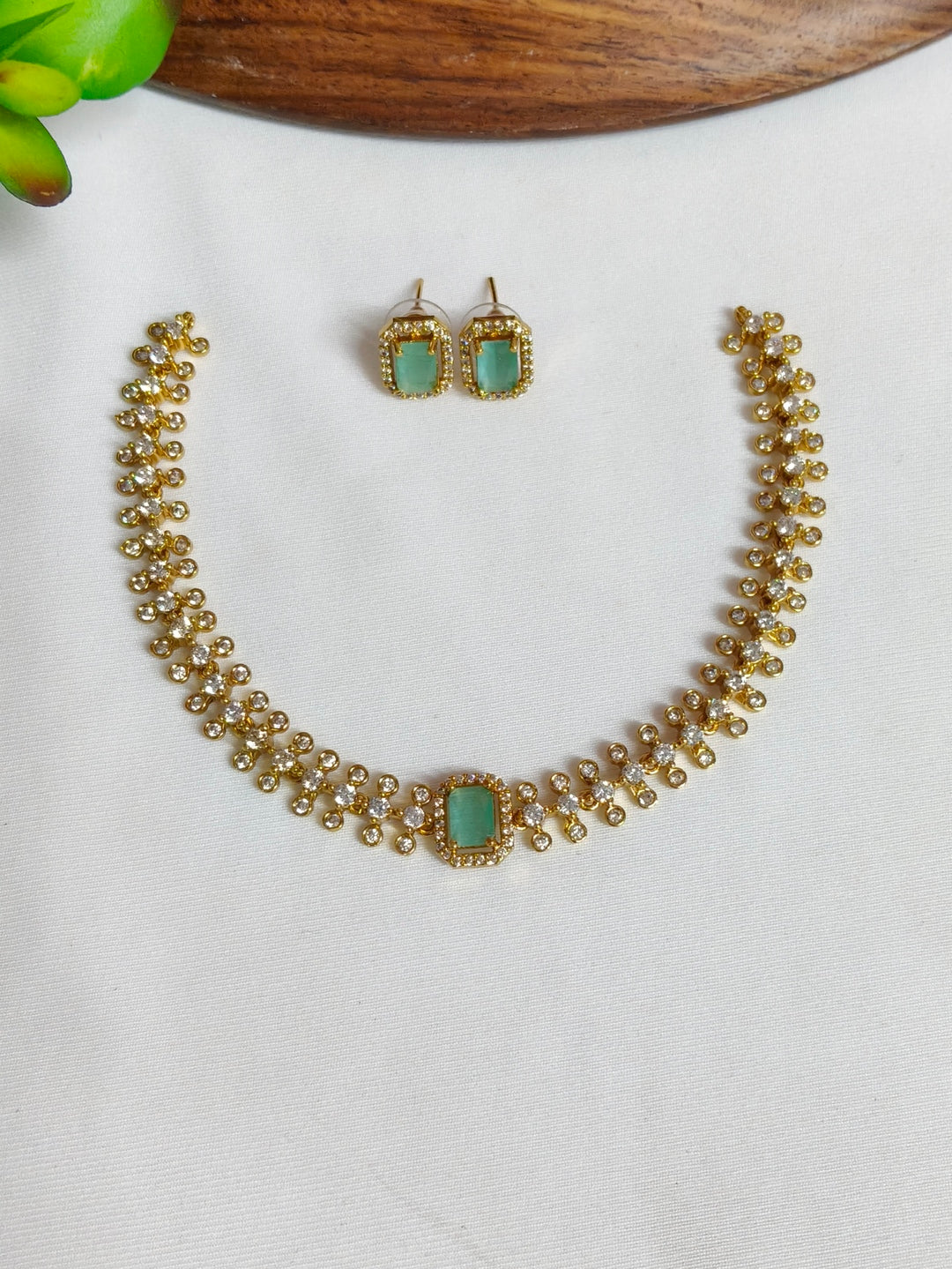 BRASS NECKLESS