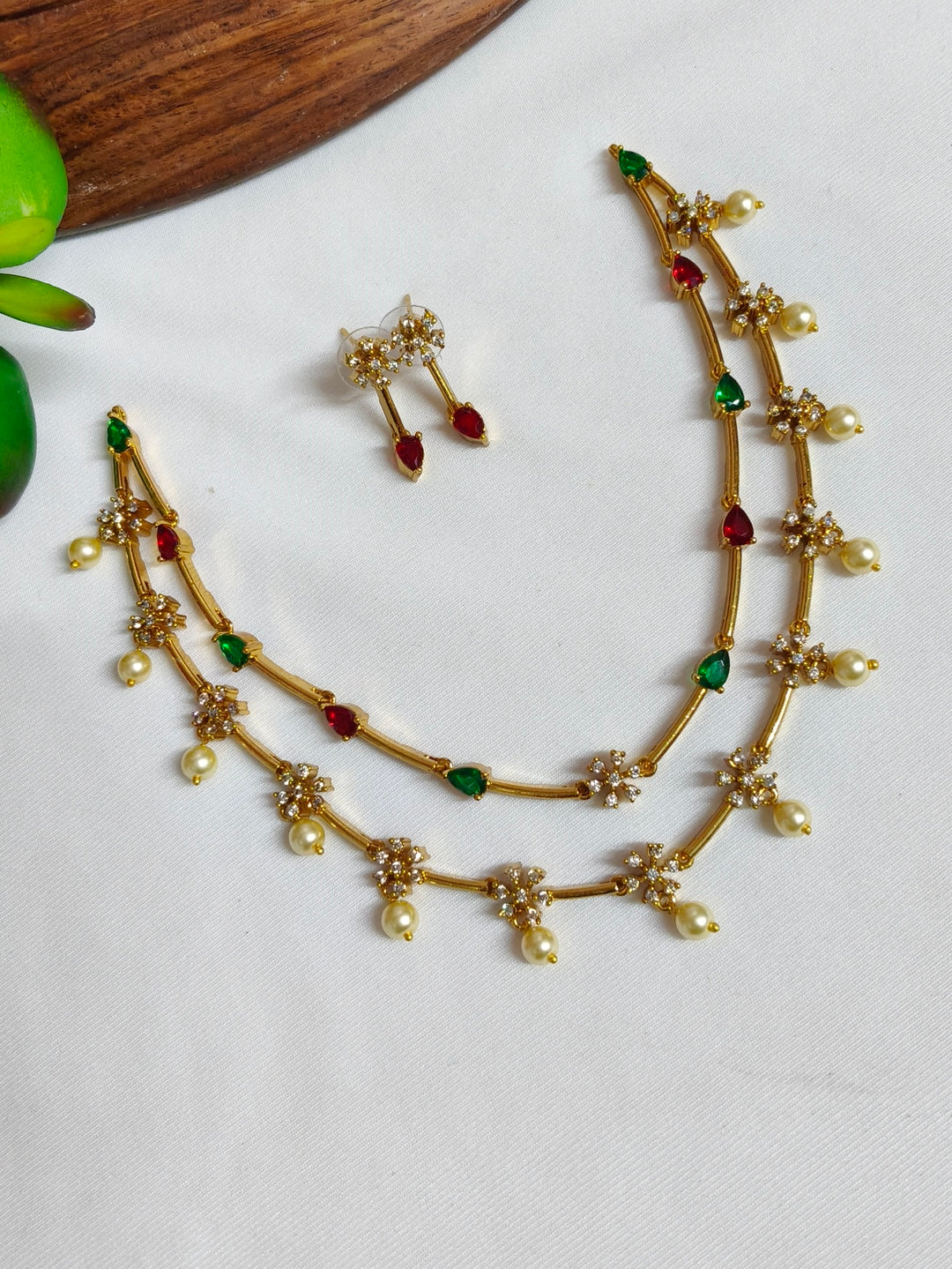 BRASS NECKLESS