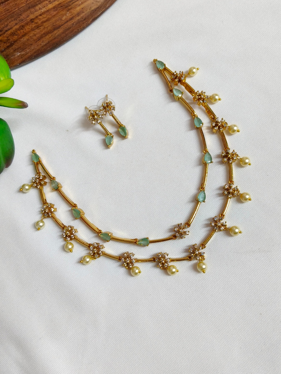 BRASS NECKLESS