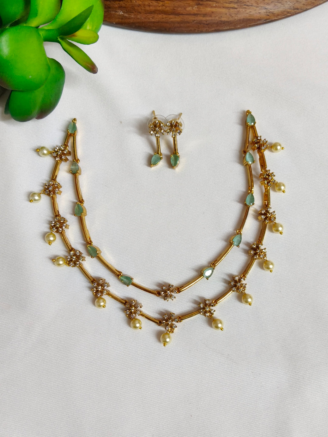 BRASS NECKLESS