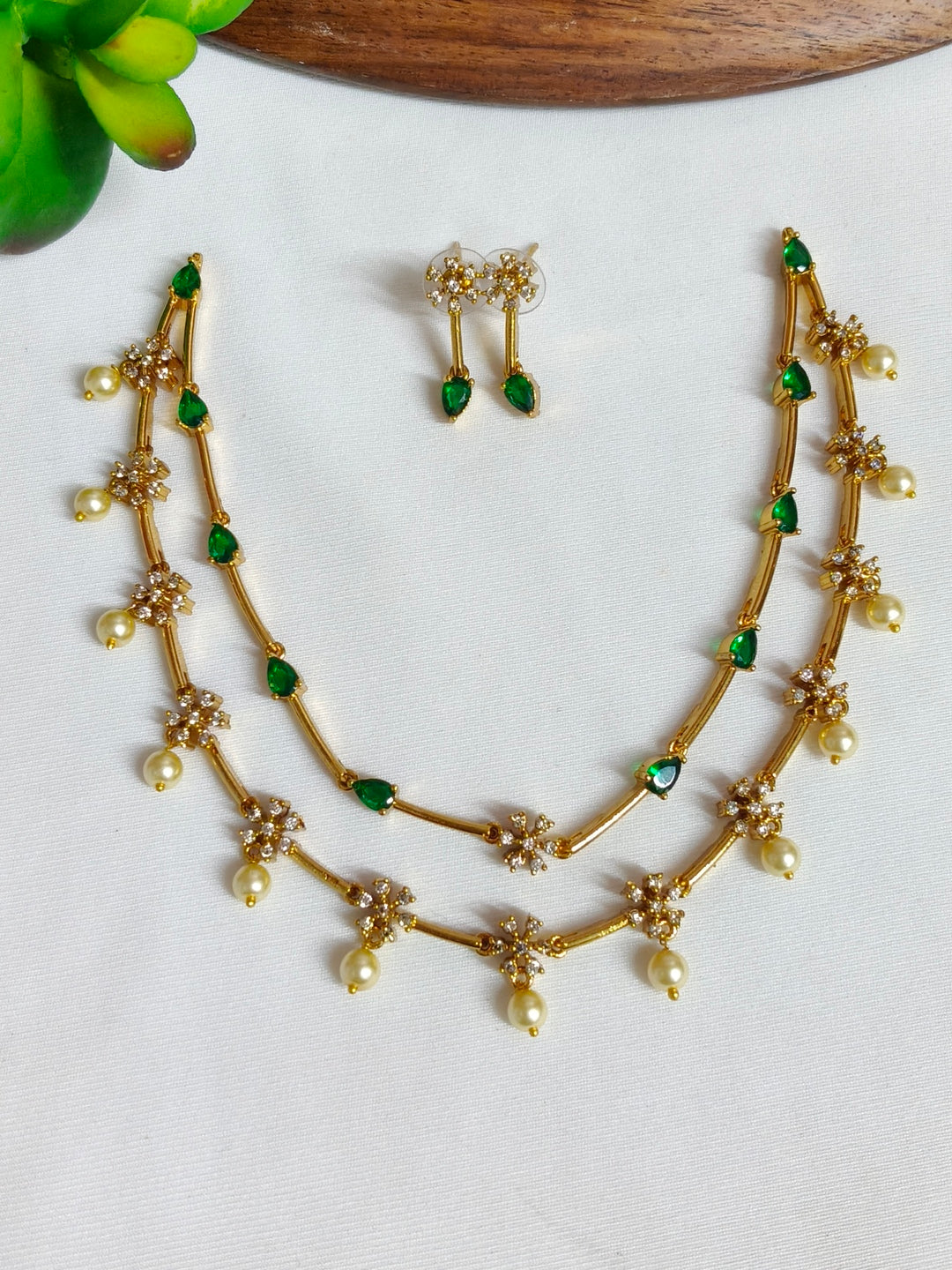 BRASS NECKLESS