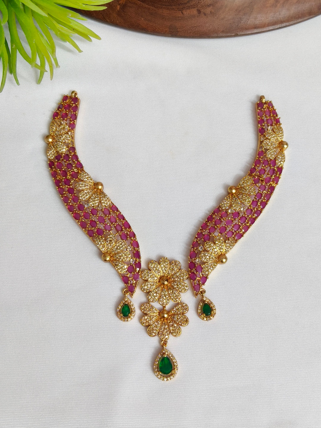 BRASS NECKLESS