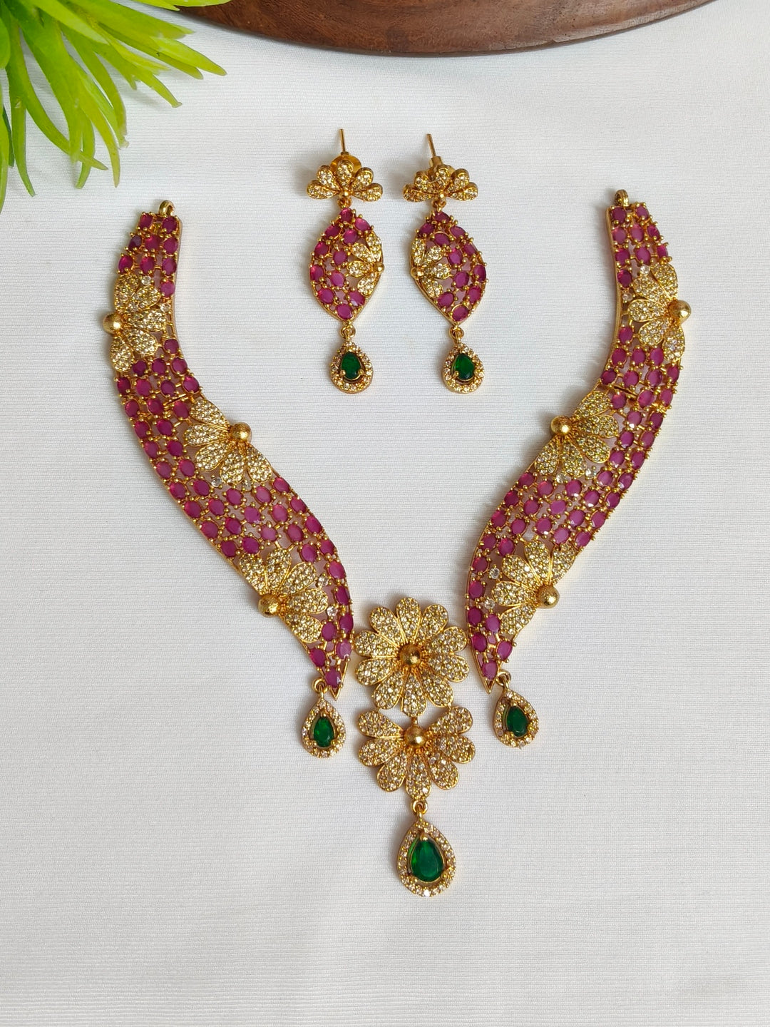 BRASS NECKLESS