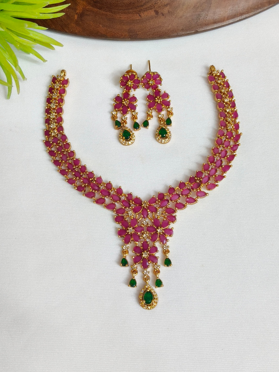 BRASS NECKLESS