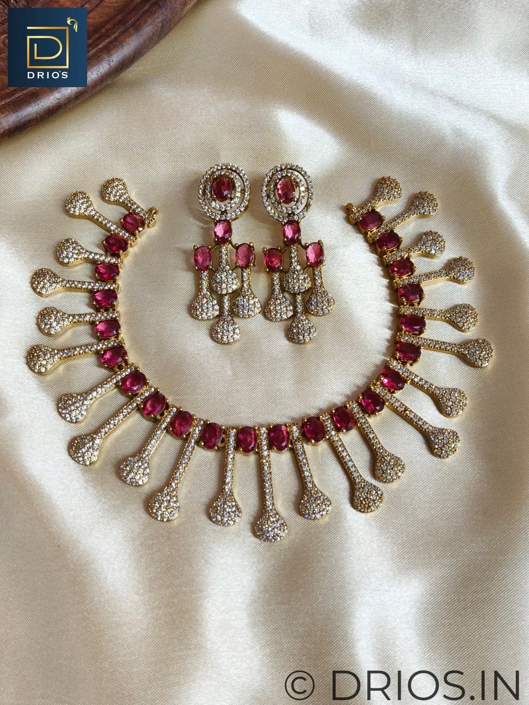 Regal Sparkle Necklace