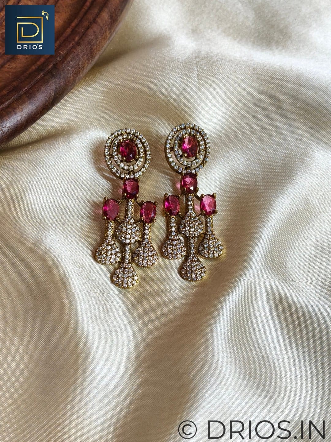Regal Sparkle Necklace