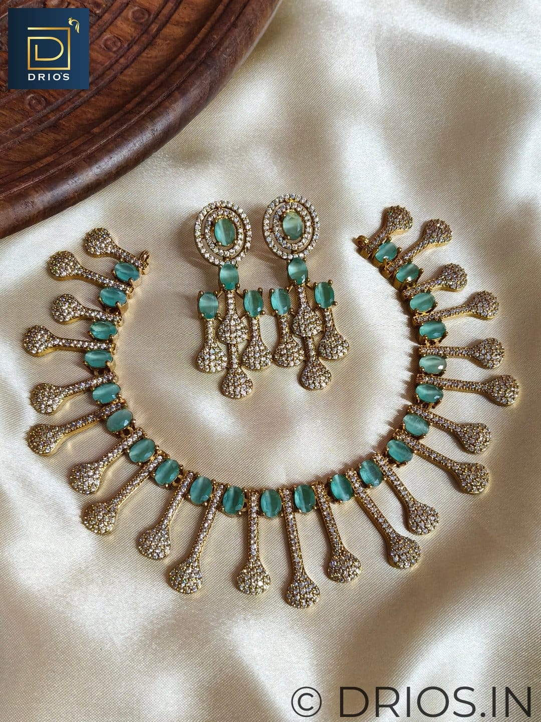 Regal Sparkle Necklace